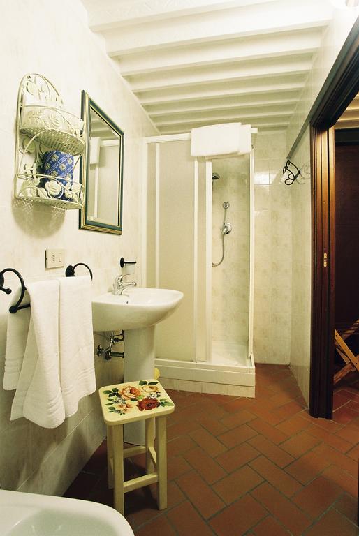 Camere Zimmer Rooms San Francesco Buti Exteriér fotografie